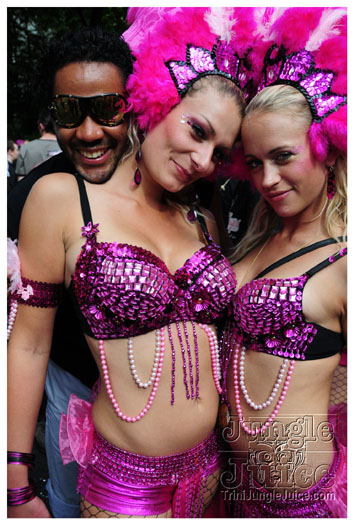 berlin_carnival_fantastic_flamingos_may23-009