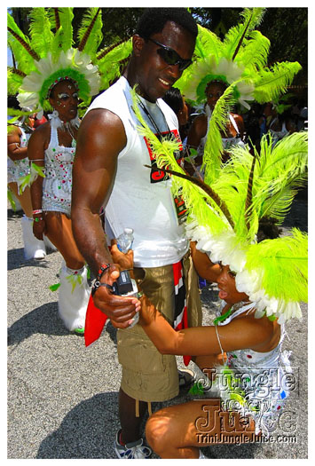 atl_carnival_parade_2011_part1-011