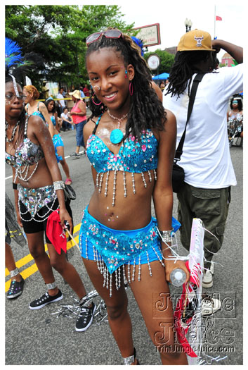 dc_carnival_parade_2011_pt2-032