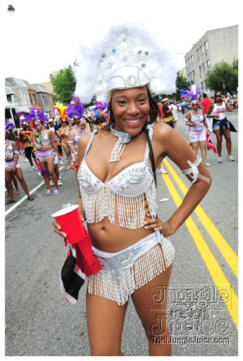 dc_carnival_parade_2011_pt2-035