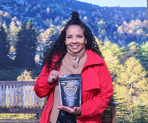 Jamaican-Canadian entrepreneur and curry enthusiast Elizabeth Ainsworth has released her latest e-book masterpiece, ‘Esmen’s Curry Cookbook’ whcih features over 30 mouthwatering recipes