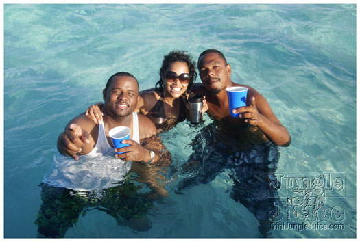 boat_lime_rum_point_cayman_extras_2011-025